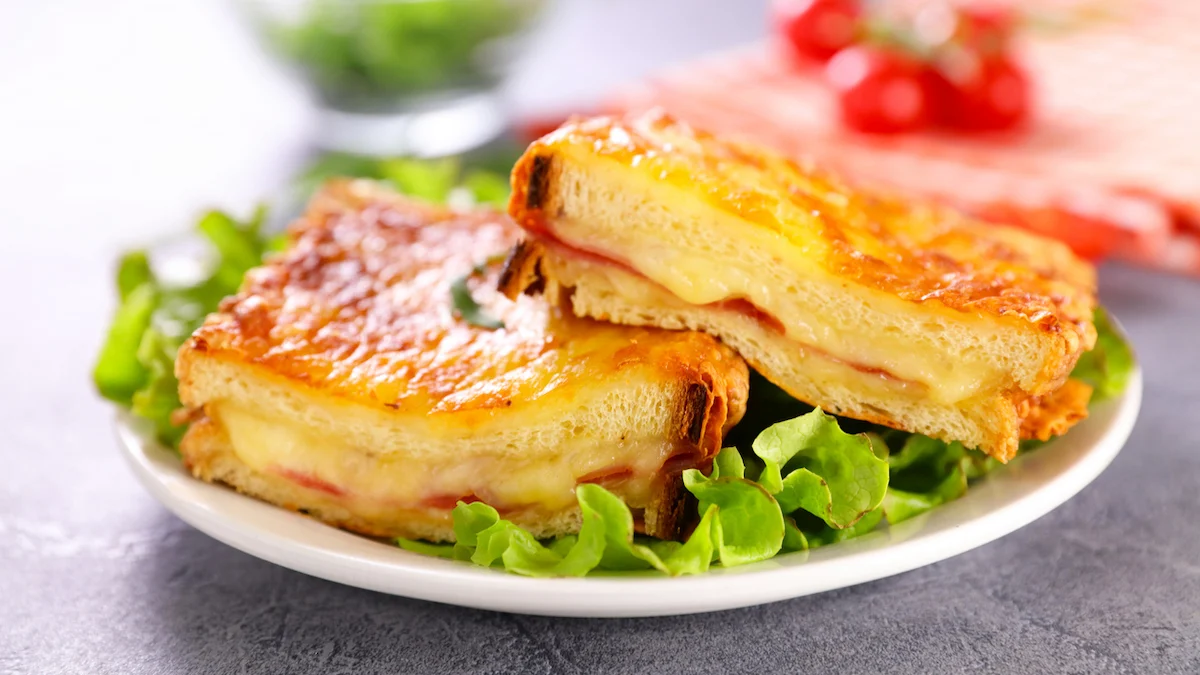 Craquez pour le croque-monsieur au poulet et béchamel, une recette facile à faire pour le dîner